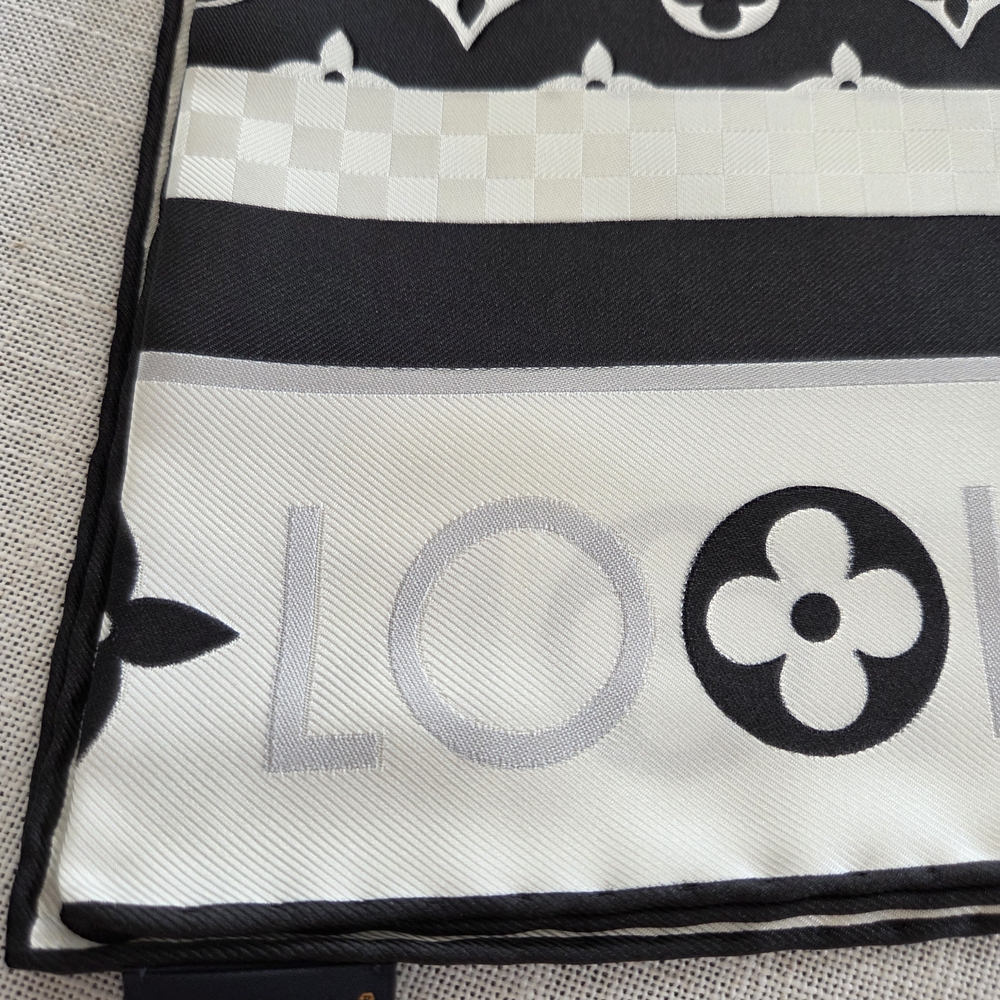 Louis Vuitton Black and White Scarf - Picture 5 of 7